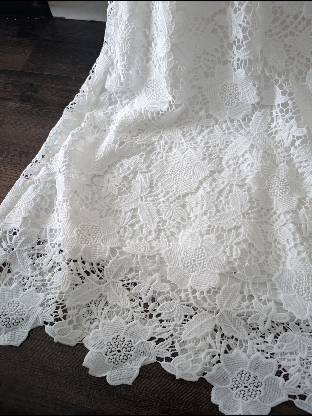 Gorgeous Romantic Lace Dress By Guess Size 12 White Tea Length - Picture 3 of 12